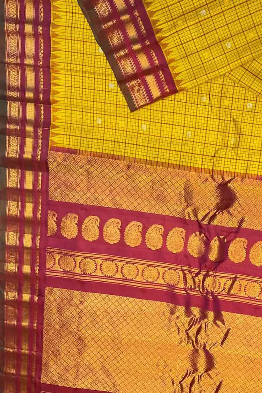 Stunning Yellow Handloom Gadwal Silk Saree
